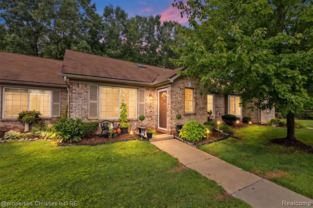 323 Countryside Court — photo