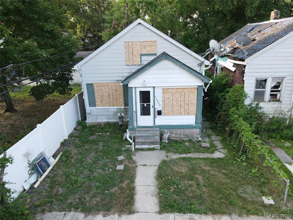 17222 Detroit Street — photo