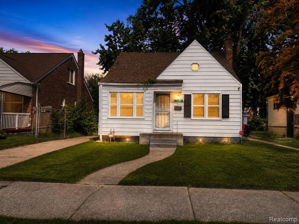 13590 Rutherford Street — photo