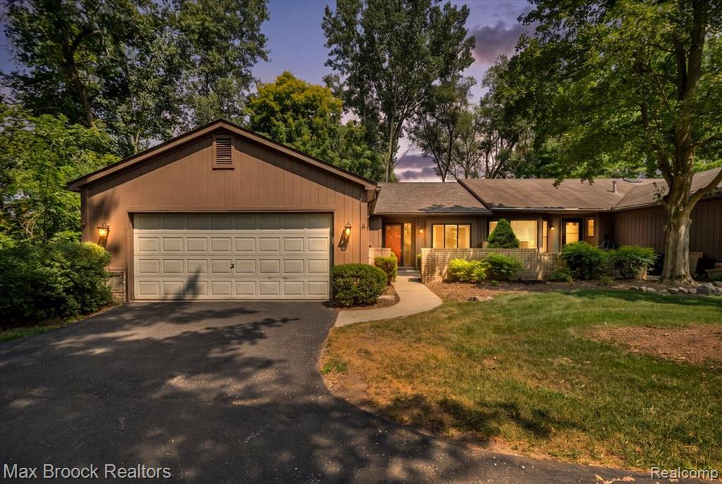 1032 Oak Pointe Drive — photo
