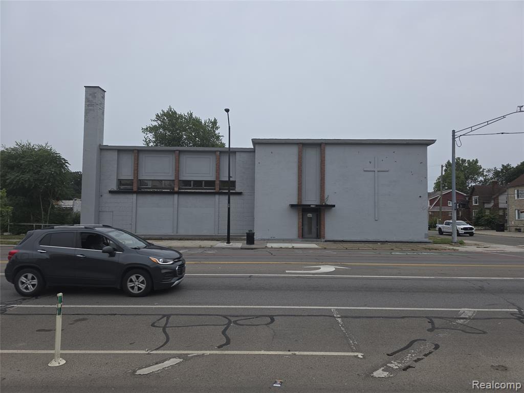 15760 E Warren Avenue — photo