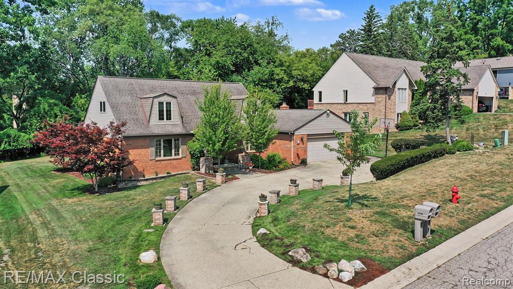 4590 Pine Village Drive — photo