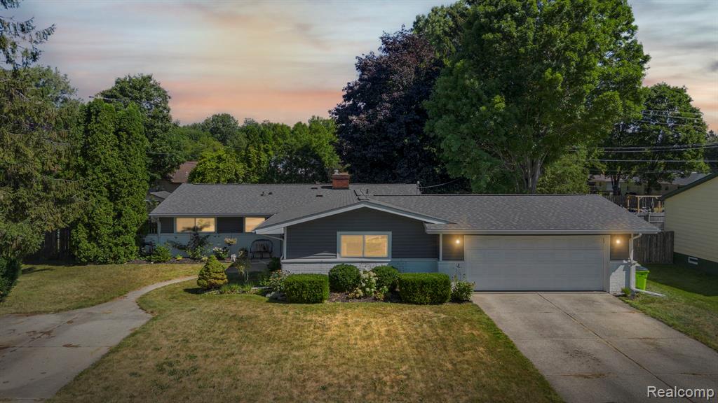 9194 Oakview Drive — photo