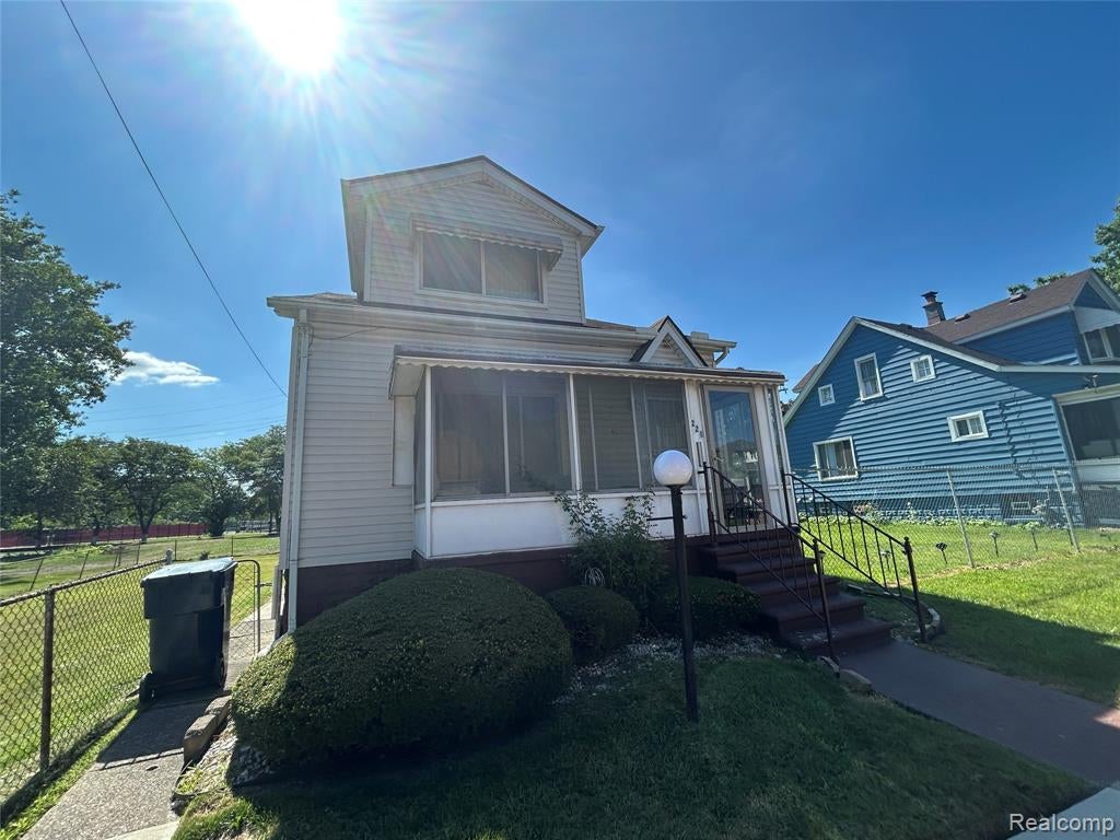 221 Campbell Street — photo
