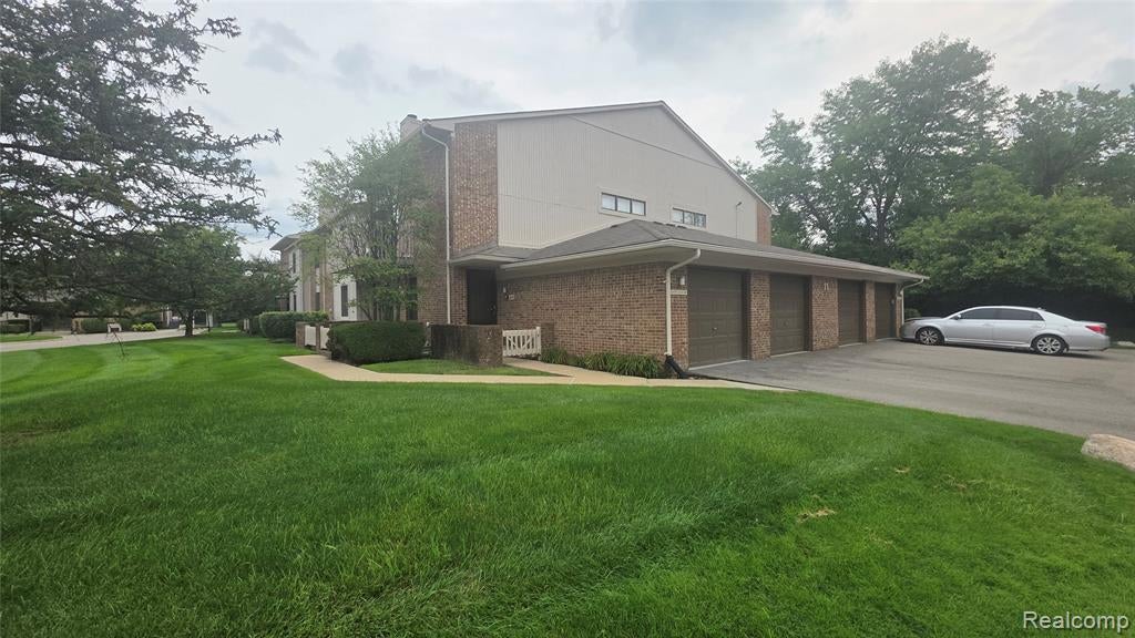 6688 Maple Lakes Drive — photo