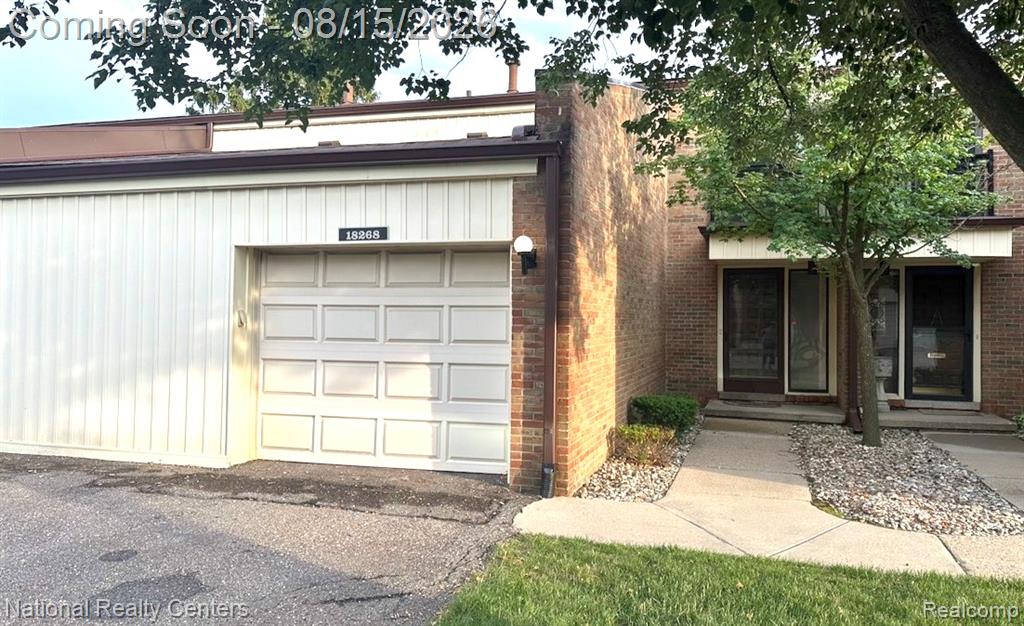 18268 University Park Drive — photo