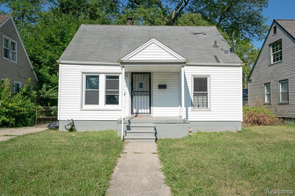9637 Auburn Street — photo