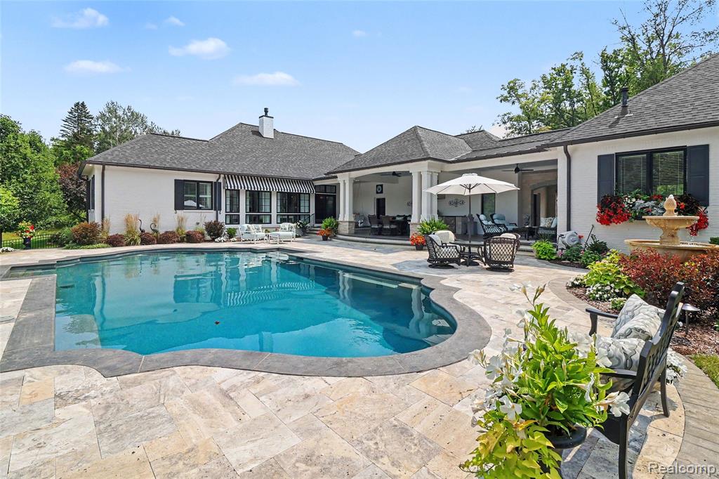 6485 Shannon Glen Drive — photo