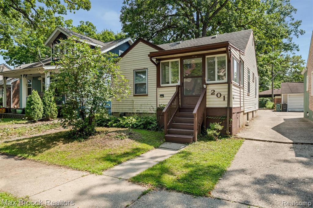 201 W Webster Street — photo