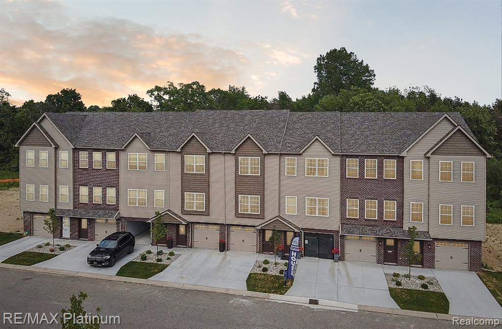 1666 Pinecroft Lane — photo
