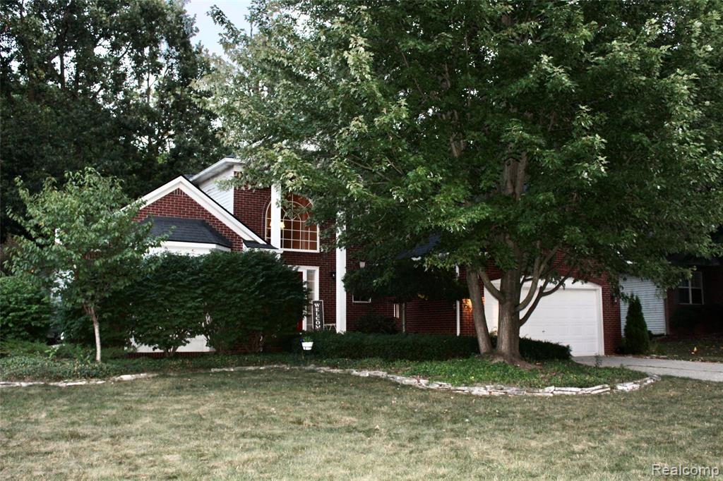 5311 Sandalwood Court — photo