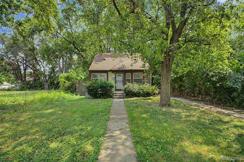 7434 Clayburn Street — photo