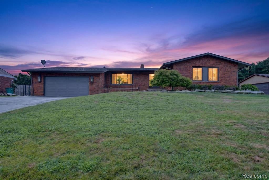 5730 Pine View Drive — photo