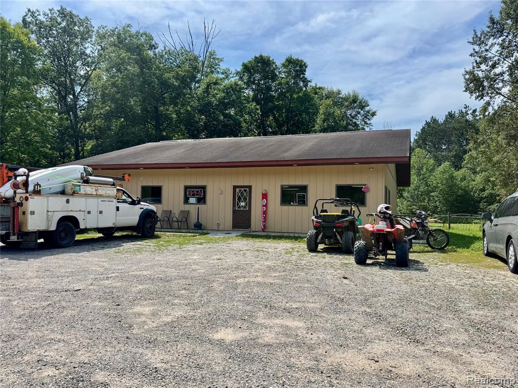 5437 N M 33 — photo