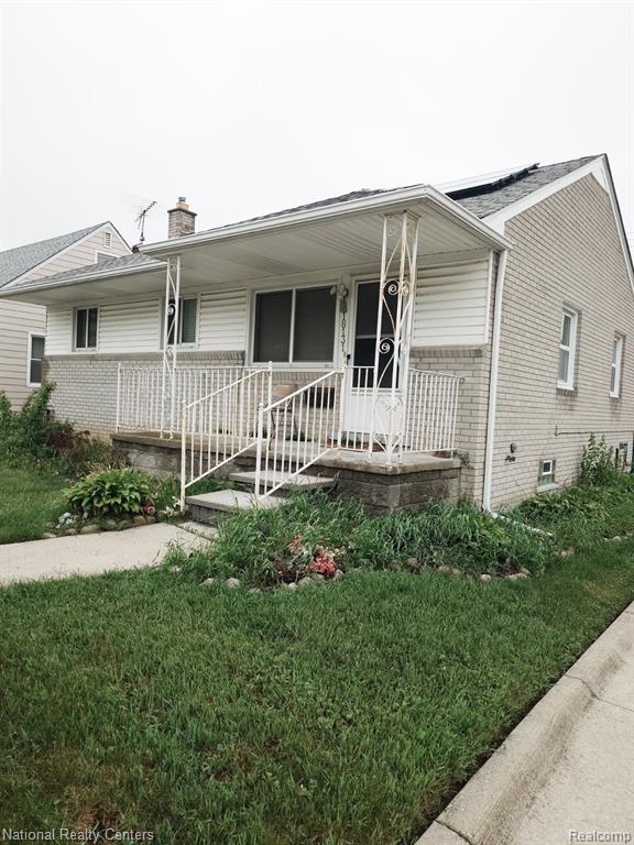 18131 Oak Avenue — photo