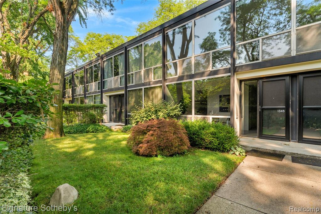 1345 Joliet Place — photo