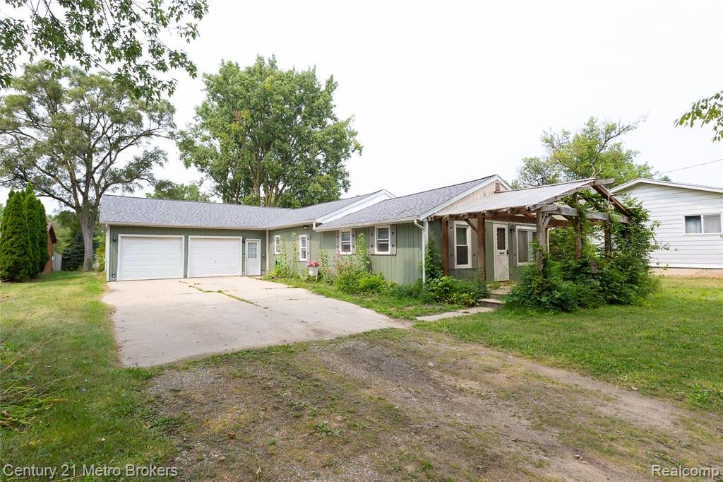 3063 Stockbridge Street — photo