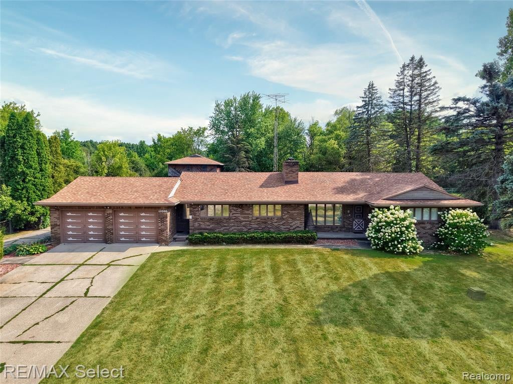 11080 Lapeer Road — photo