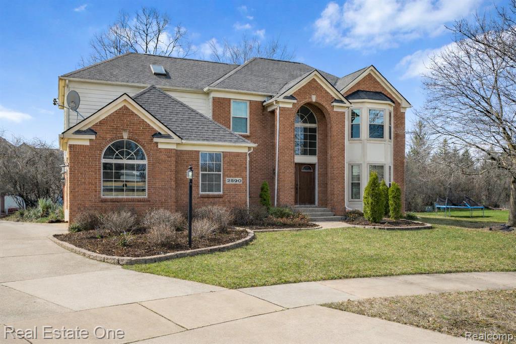 2590 Oakham Court — photo