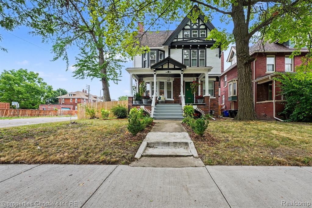 605 Atkinson Street — photo