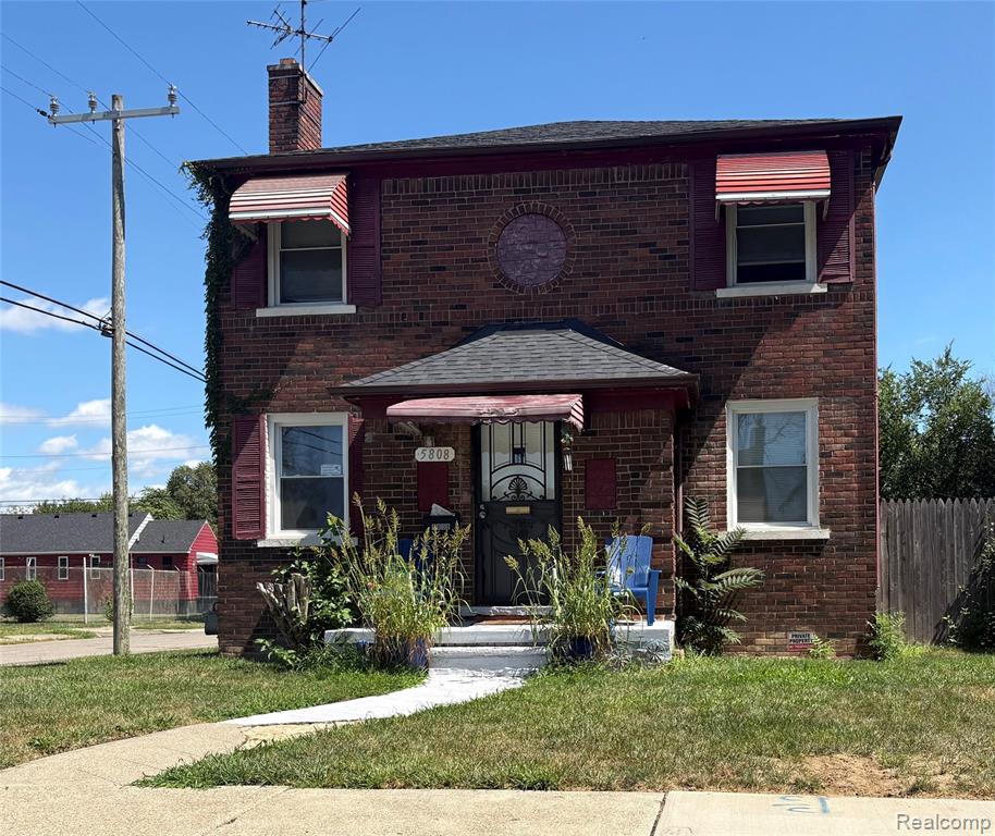 5808 Lakepointe Street — photo