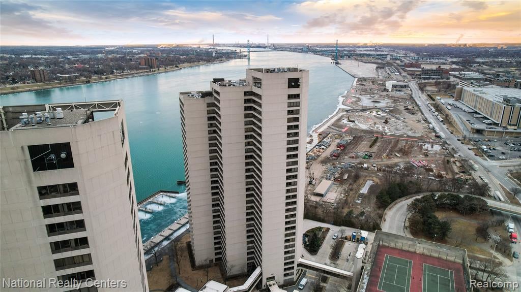 1001 W Jefferson Avenue #300/24J — photo