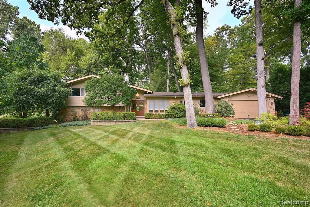 4780 Pickering Road — photo