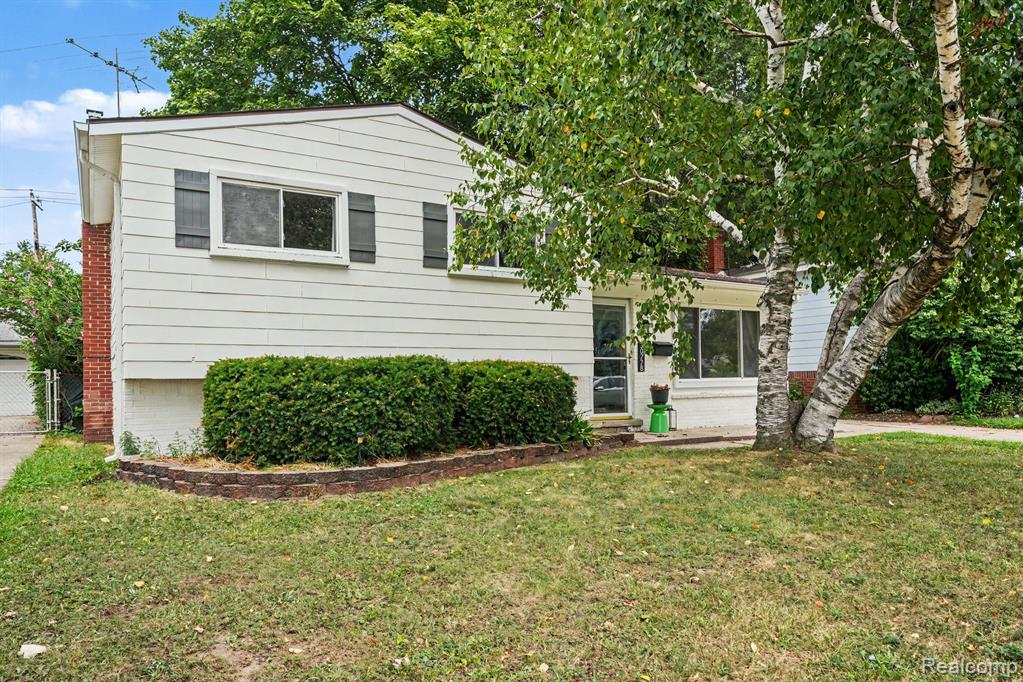 30778 Burlington Street — photo