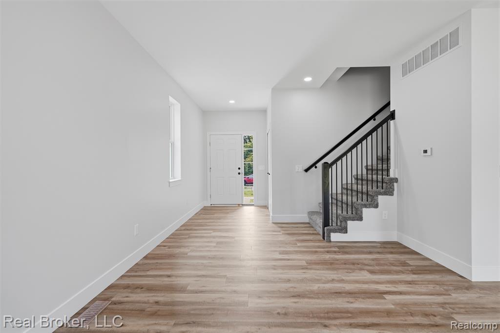 9400 Roland Drive, Brighton, MI 48116 — photo 2