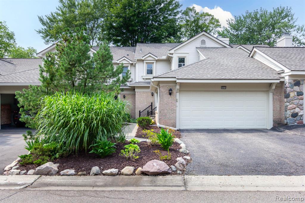 7671 Danbury Circle — photo