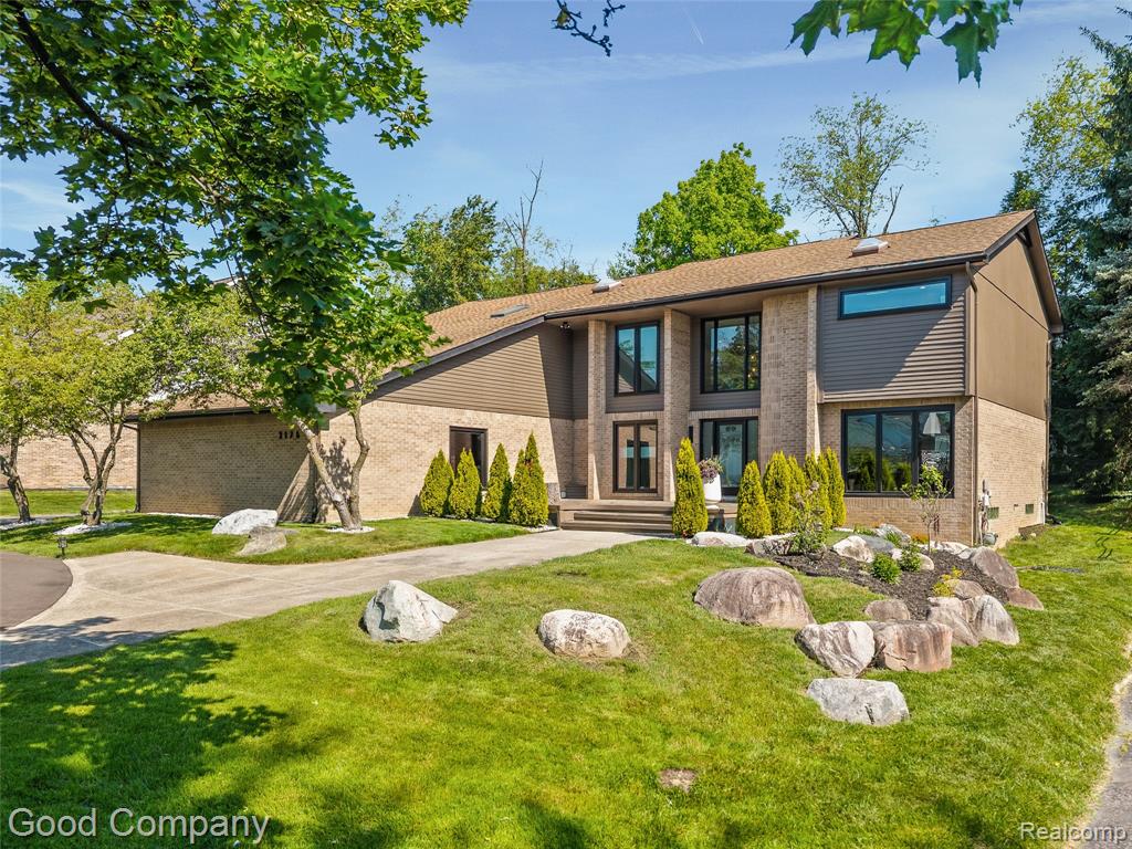 3176 Chambord Drive — photo