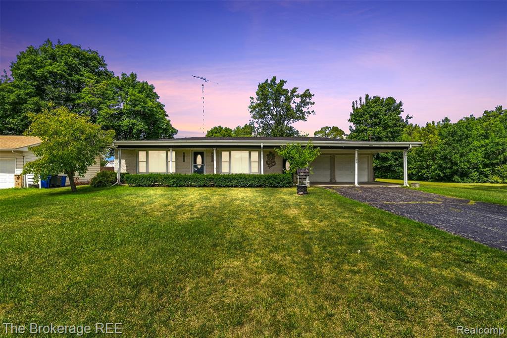 1049 E Hill Road — photo