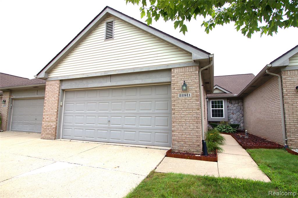 22811 Woodcreek Drive — photo
