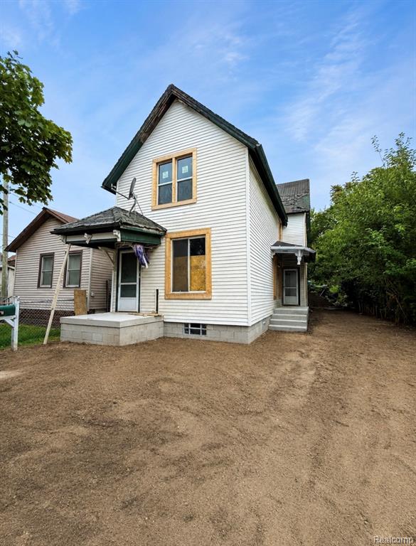 1570 Butternut Street — photo