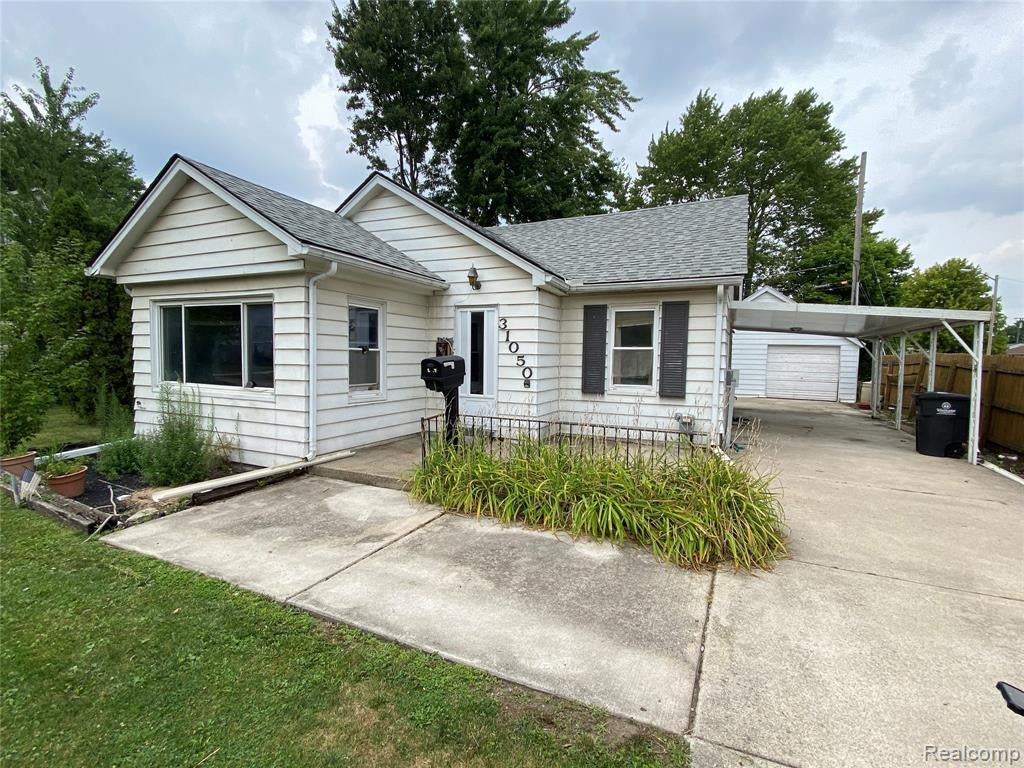 31050 Maplewood Street — photo