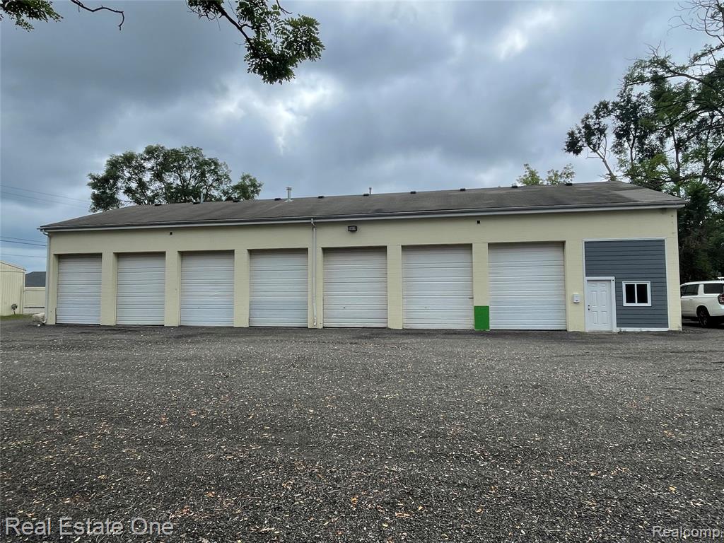 5433 Dixie Highway — photo