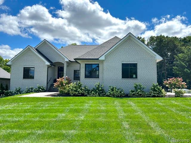 39 Stark Road, Rochester Hills, MI 48307