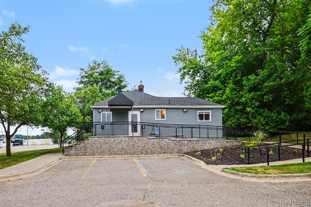 3821 Elizabeth Lake Road — photo