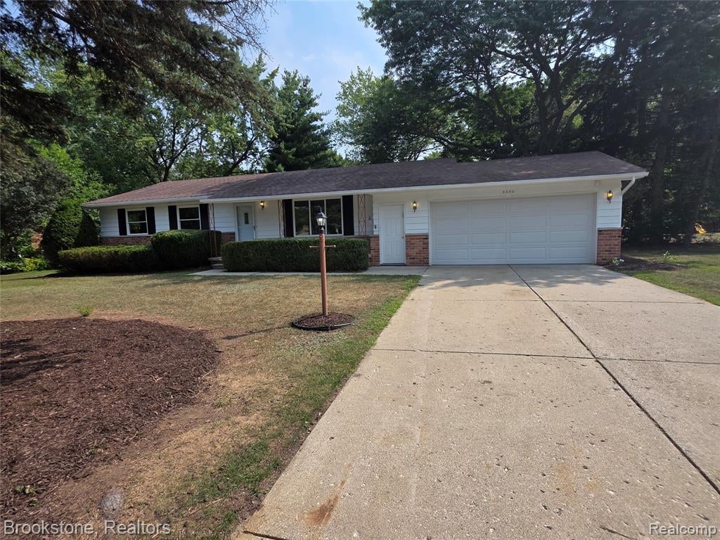 5395 Dorchester Drive — photo