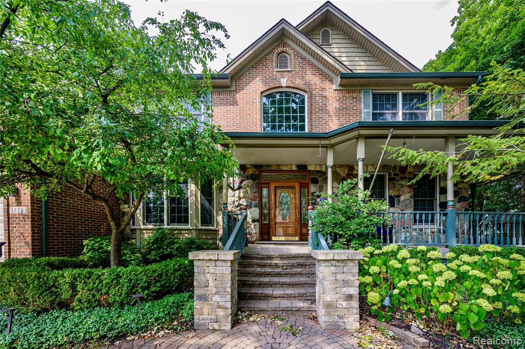 1528 Lawndale Drive — photo