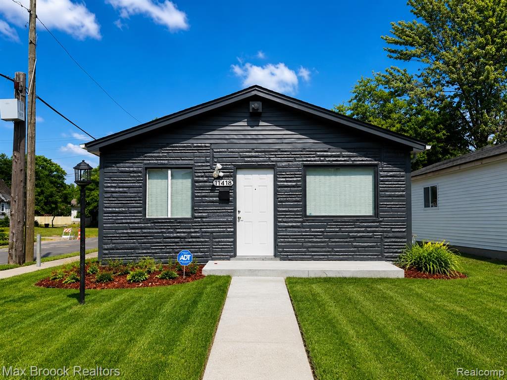 11418 Yosemite Street — photo