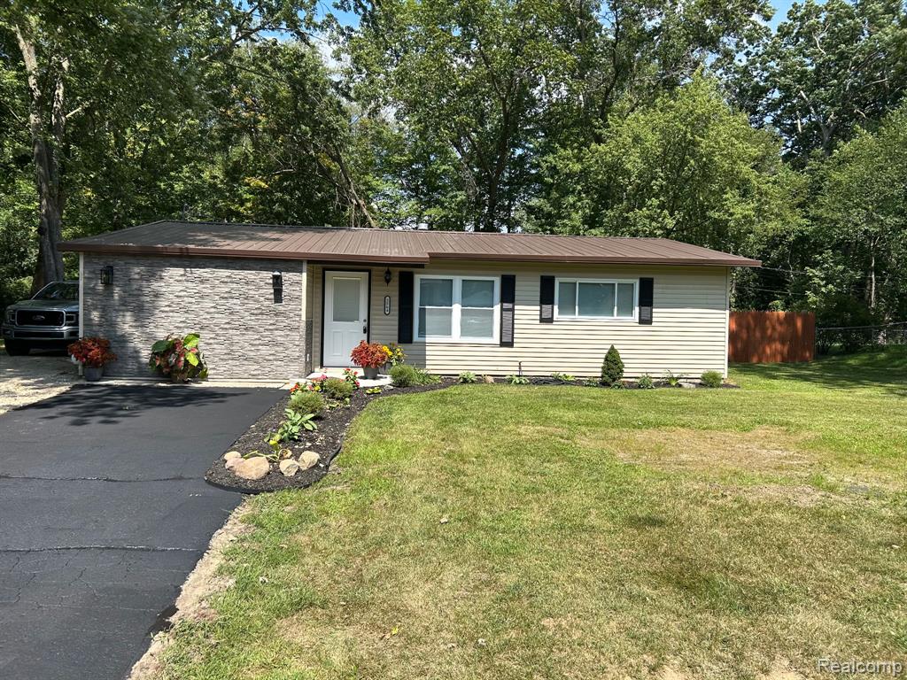 2564 Mueller Road — photo