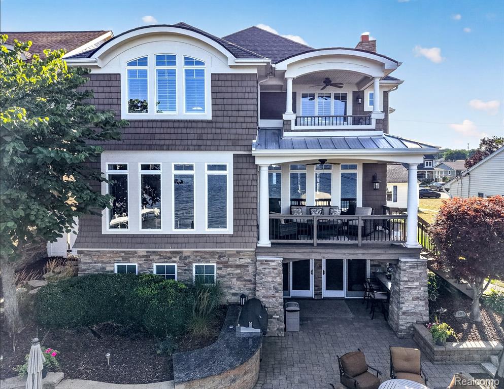 13193 Lake Shore Drive — photo