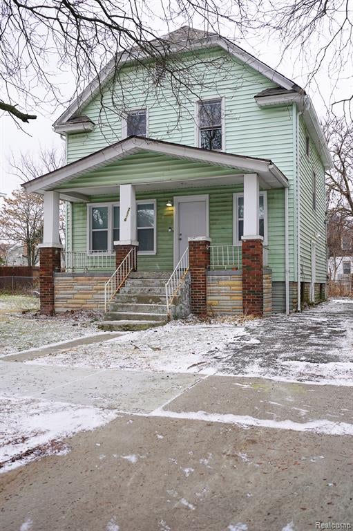 2016 W Grand Street — photo