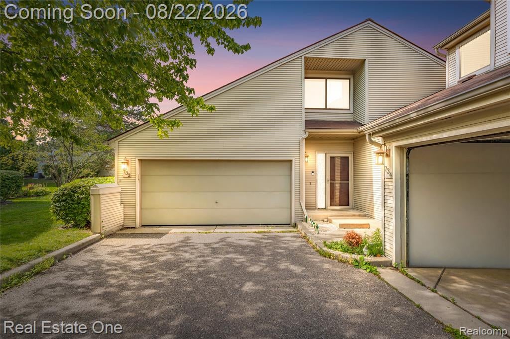 732 Hamilton Court — photo