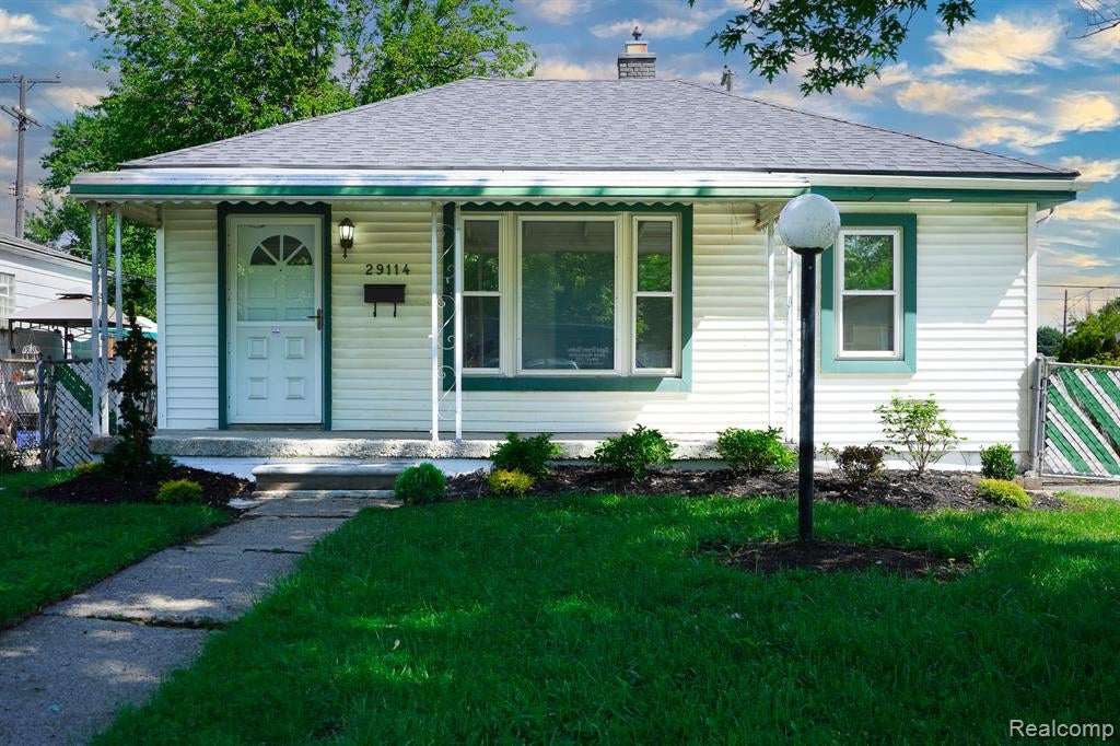 29114 Richard Street — photo