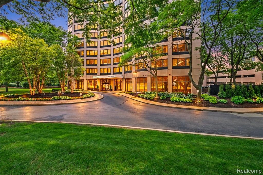 5000 Town Center 2606 — photo
