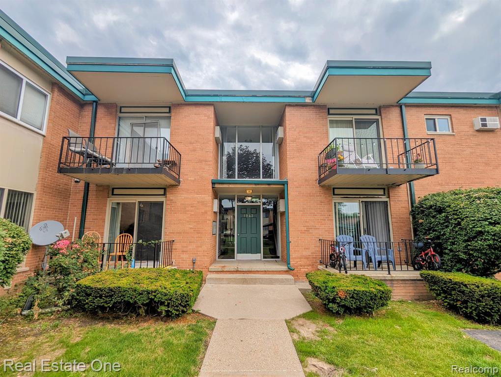1942 Axtell Drive 7 — photo
