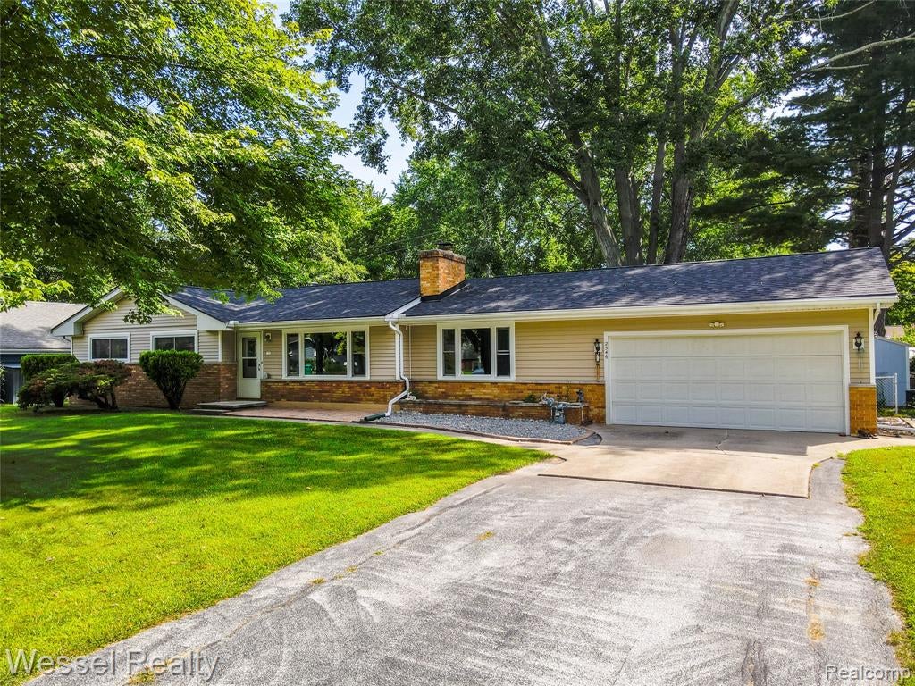 2546 Oakwood Drive — photo
