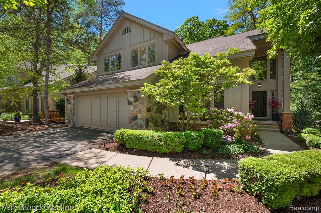 4872 Cliffside Drive — photo